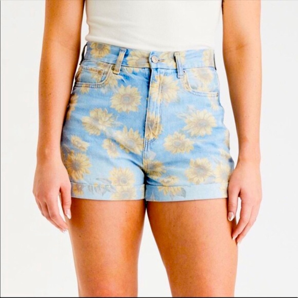 American Eagle Light Wash Denim High Rise Sunflower Print Mom Shorts Size 8 NWT
